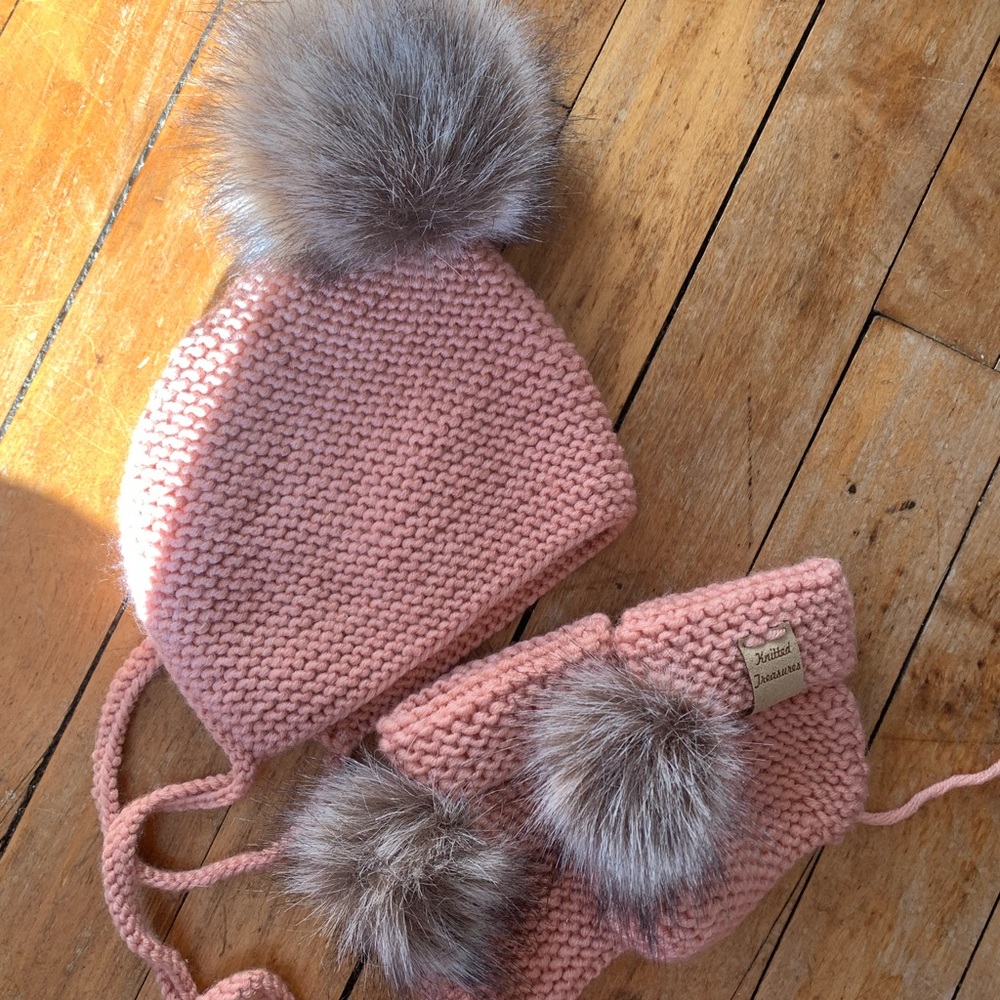Handmade Merino Wool  bonnet & booties with poms!!!